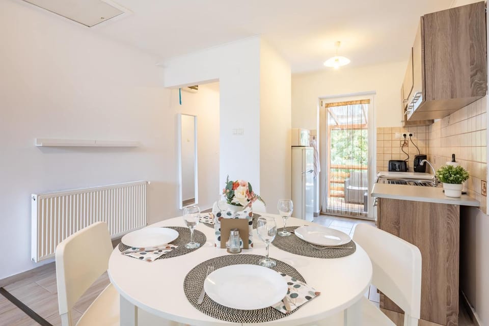 Easy Airport Access - Balcony - Simple Stay Apartment in Budapest