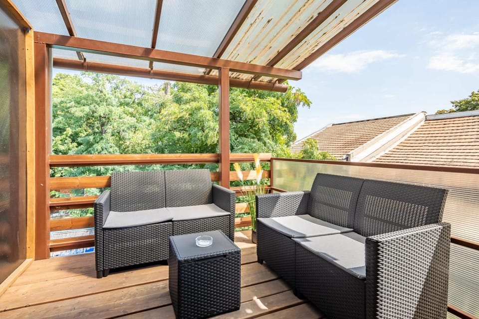 Easy Airport Access - Balcony - Simple Stay Apartment in Budapest