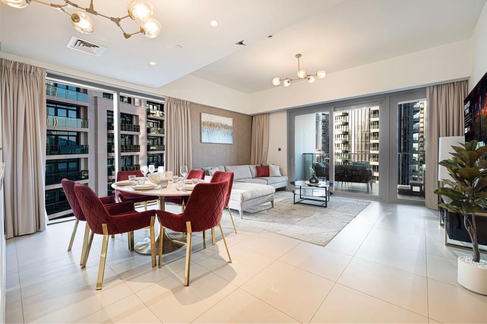 Luxury Downtown 3 Bedroom and Maid Room Apartment with amazing Burj View and Private Jacuzzi on a large Balcony Apartment in Dubai