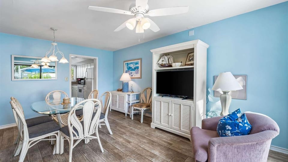 Shore Beats Work House in Destin