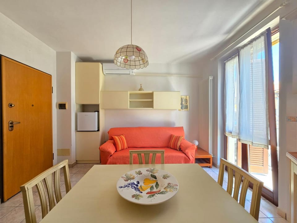 Living room, Dining area, air conditioner
