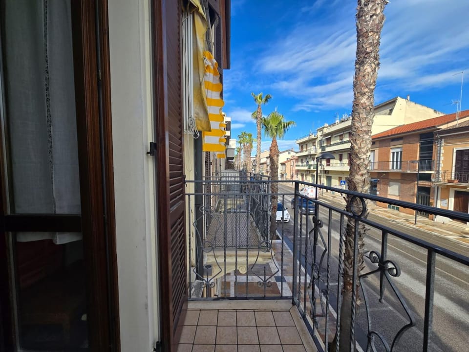 Neighbourhood, Balcony/Terrace, City view
