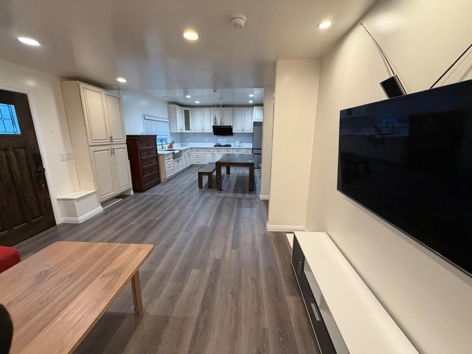 Cozy 2-Bedroom Retreat Home in East Los Angeles House in Hacienda Heights