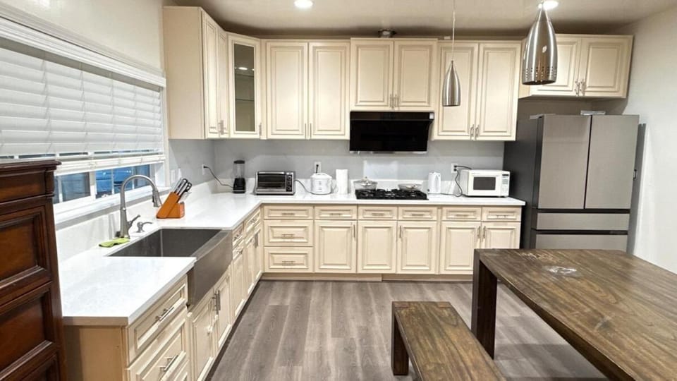 Cozy 2-Bedroom Retreat Home in East Los Angeles House in Hacienda Heights