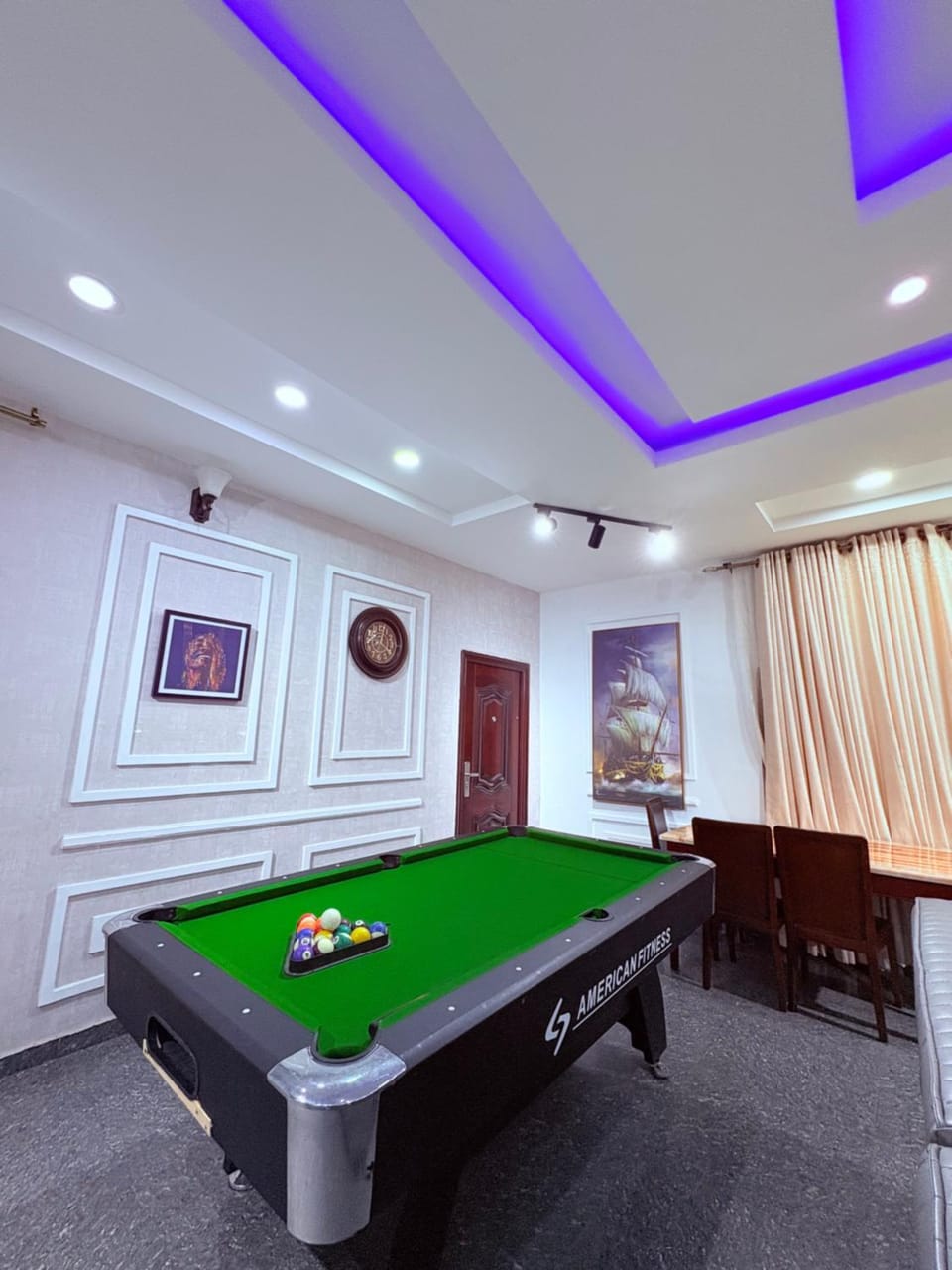 Game Room, Living room