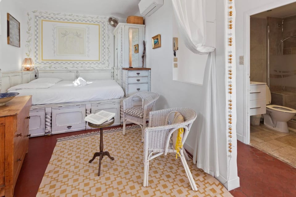 The Picasso - City centre - Duplex - Rooftop - AC - Stairs Apartment in Antibes