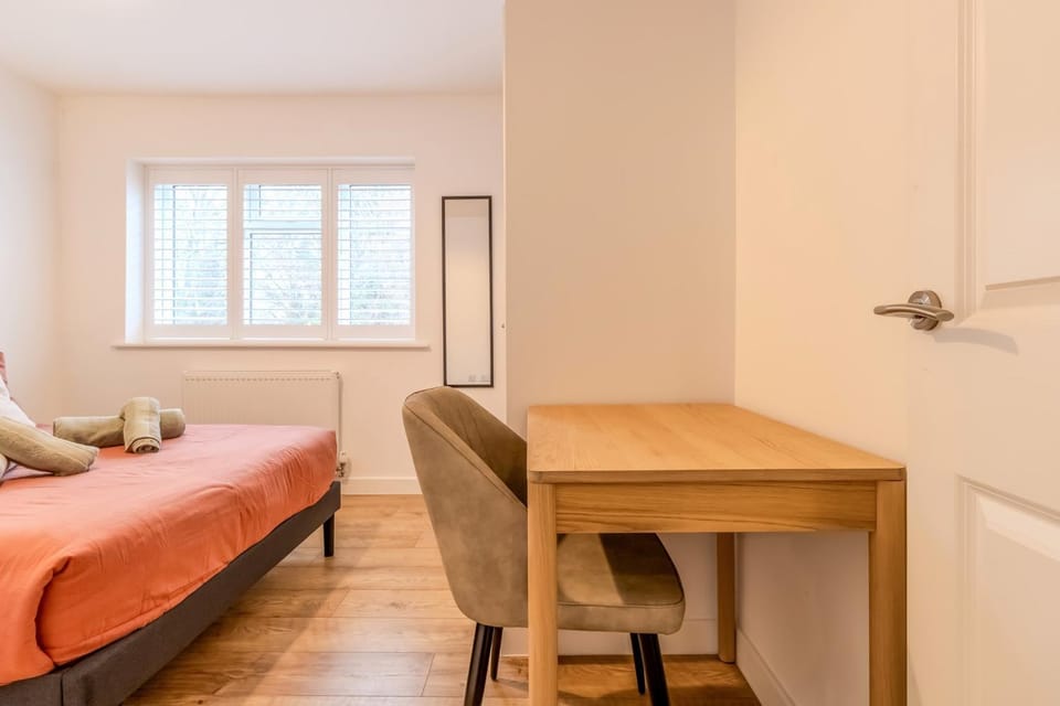 Seating area, Bedroom