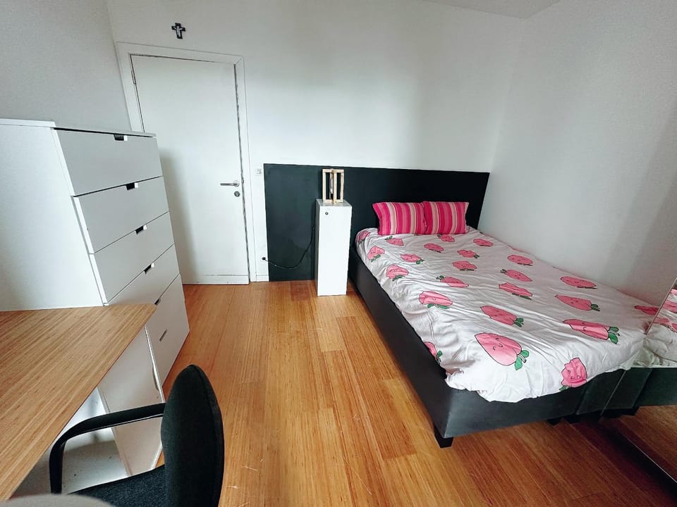 2 Chambre 5 personnes avec salle de bain privée proche Gare du Midi Vacation rental in Brussels
