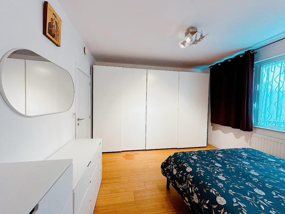 Bed, Photo of the whole room, Bedroom, wardrobe