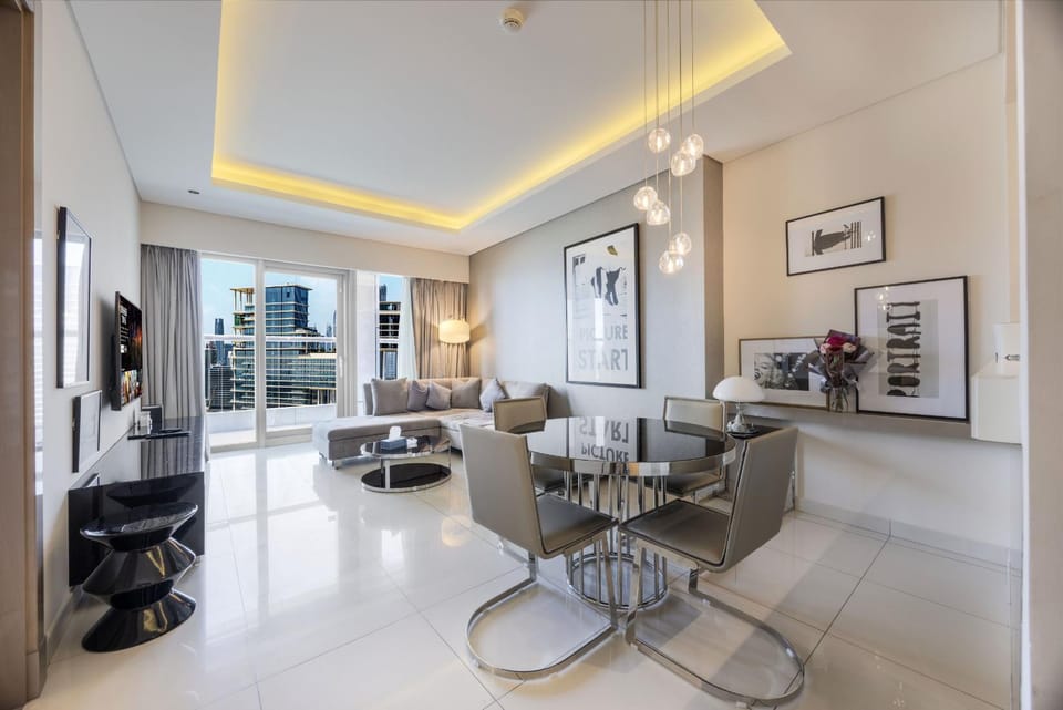 PNB Living - Luxury 1BR with Burj Khalifa View - DAMAC Paramount, Business Bay Apartment in Dubai