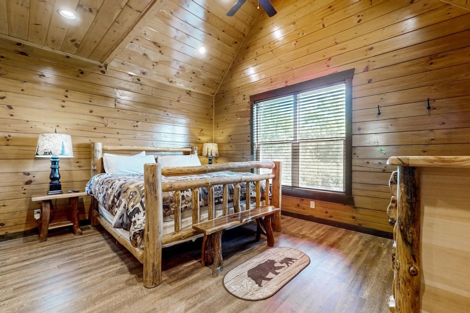 Luxe Mtn View Cabin Sleep 8 Hot Tub Games Theater Cabin in Sevier County