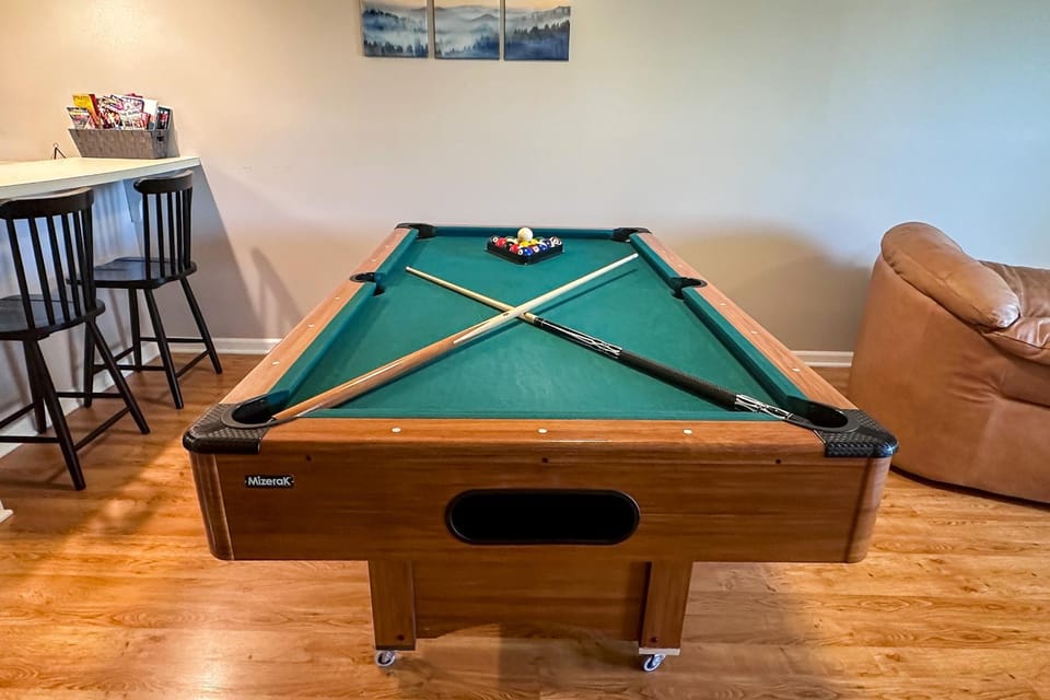 Mtn View Condo Sleep 6 Fireplace Games Pool table House in Pigeon Forge