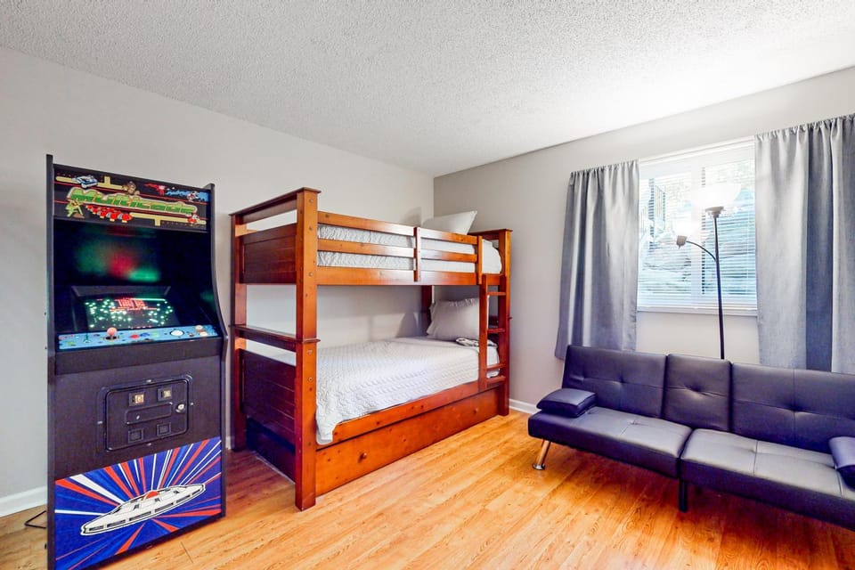 Mtn View Condo Sleep 6 Fireplace Games Pool table House in Pigeon Forge