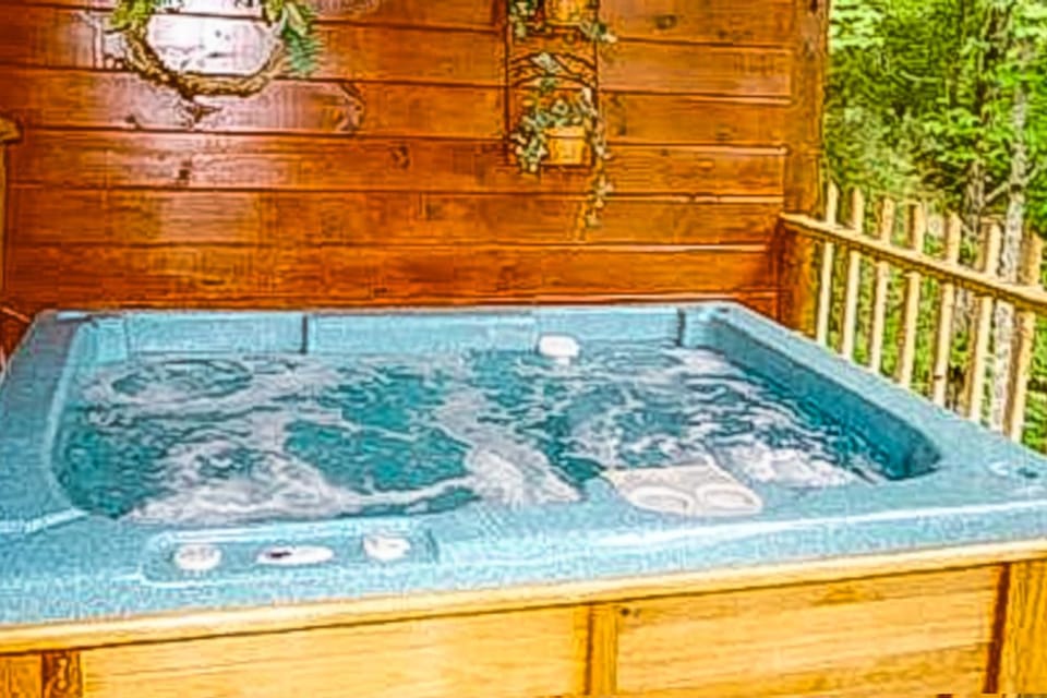 Spacious & Attractive Log Cabin Sleeps 4 Hot Tub Cabin in Gatlinburg