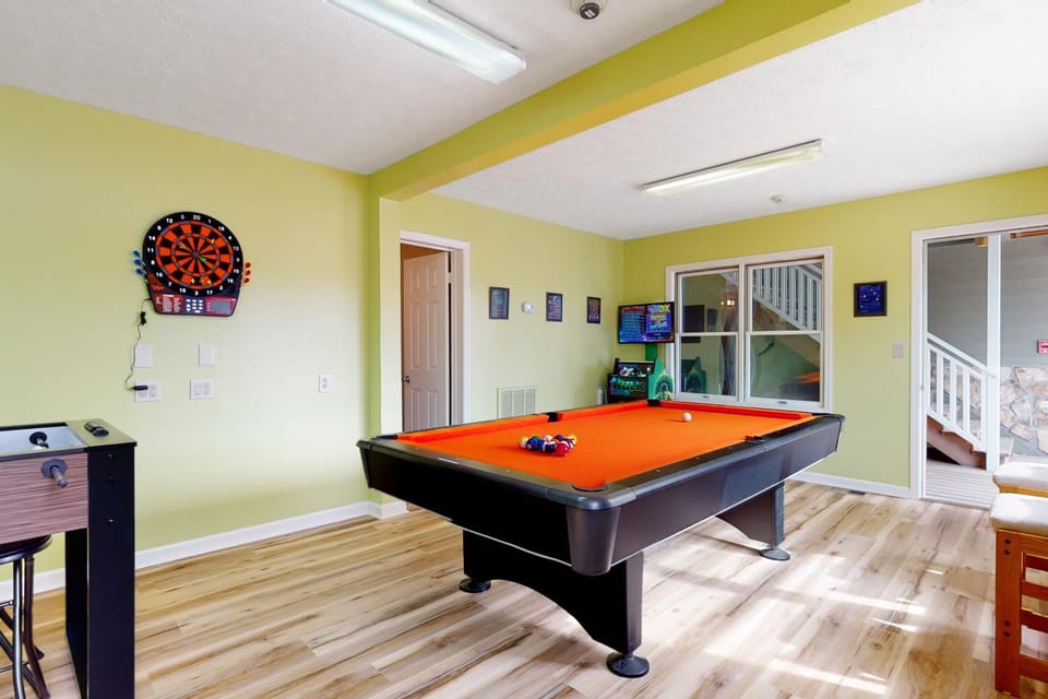 Inviting & Cozy Studio Sleep 4 Shared Gym & Games House in Baneberry