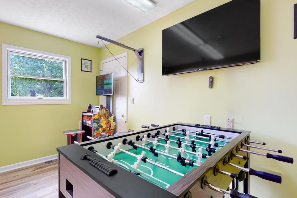 Peaceful Studio Sleeps 4 Gym Near Douglas Lake Apartment in Baneberry