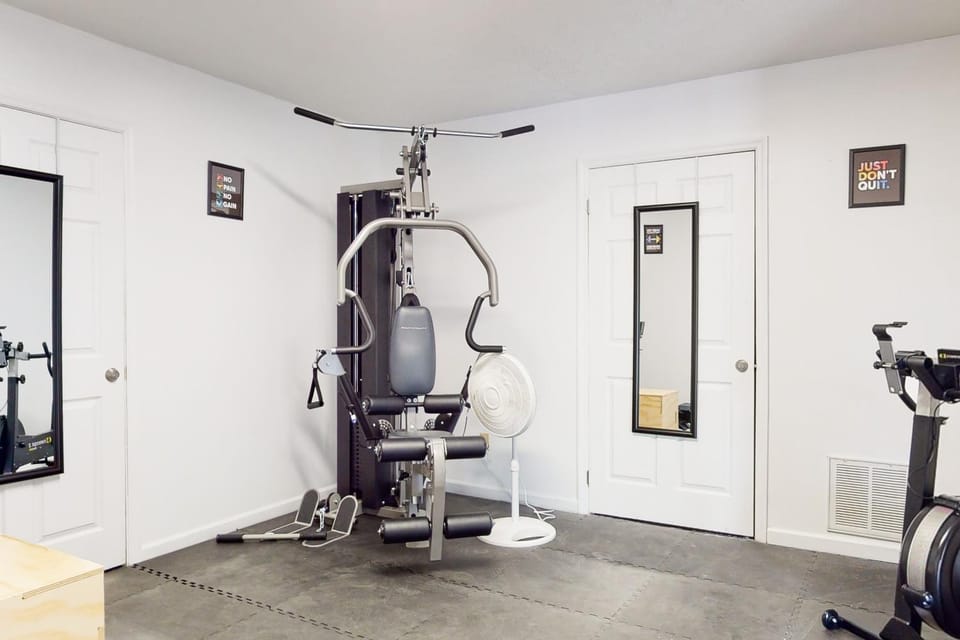 Peaceful Studio Sleeps 4 Gym Near Douglas Lake Apartment in Baneberry