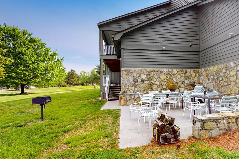 Studio W Quiet View Patio Gym Games Dog Friendly House in Baneberry