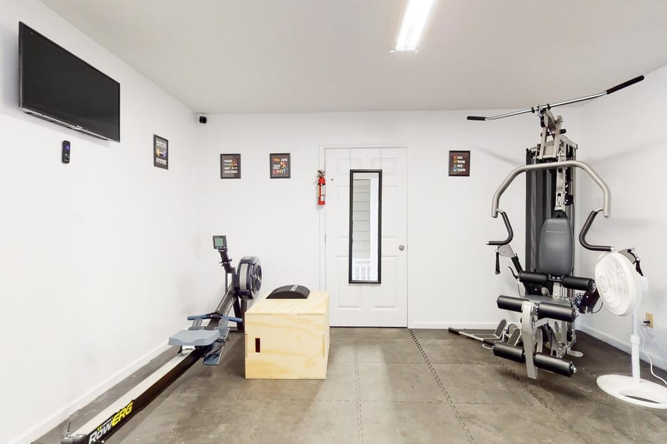 Studio W Quiet View Patio Gym Games Dog Friendly House in Baneberry