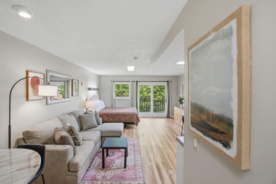 Relaxing Studio Sleeps 4 Near Golf & Douglas Lake House in Baneberry