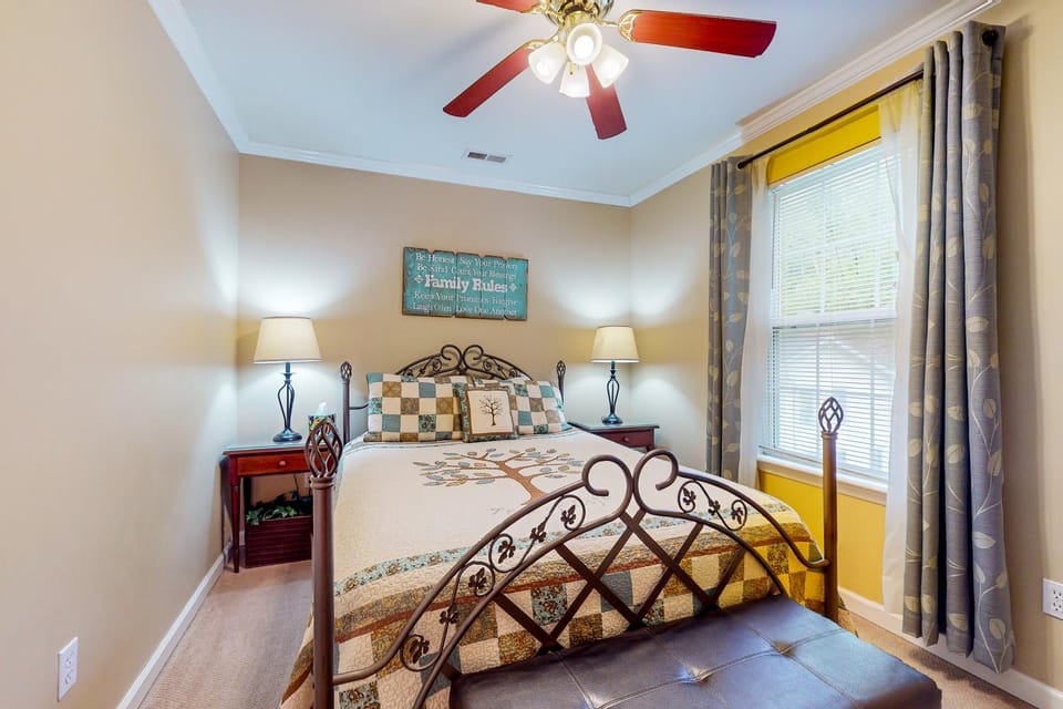 Creekside Home W Patio Sleep 6 1 Mile to Downtown House in Gatlinburg