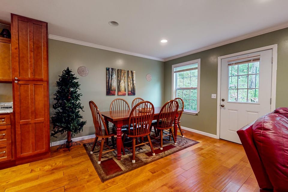 Creekside Home W Patio Sleep 6 1 Mile to Downtown House in Gatlinburg