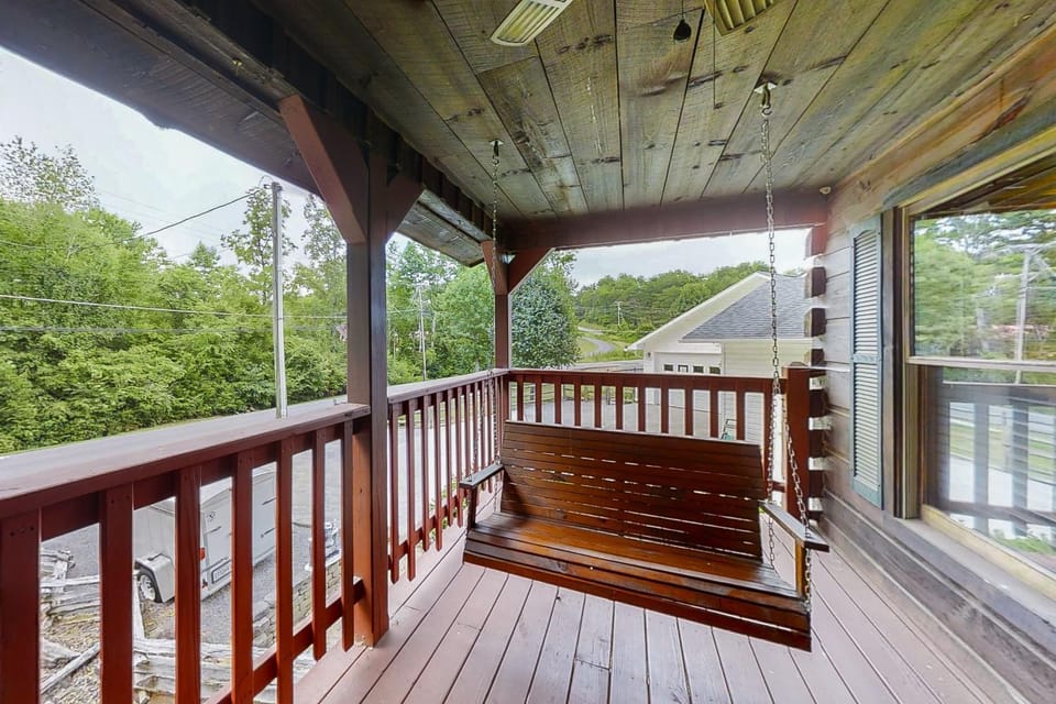 Charming Log Cabin N Bears Creek Sleeps 4 Cabin in Pigeon Forge