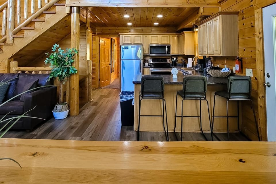 Spacious Cabin Sleeps 16 Games Near Downtown Cabin in Pigeon Forge