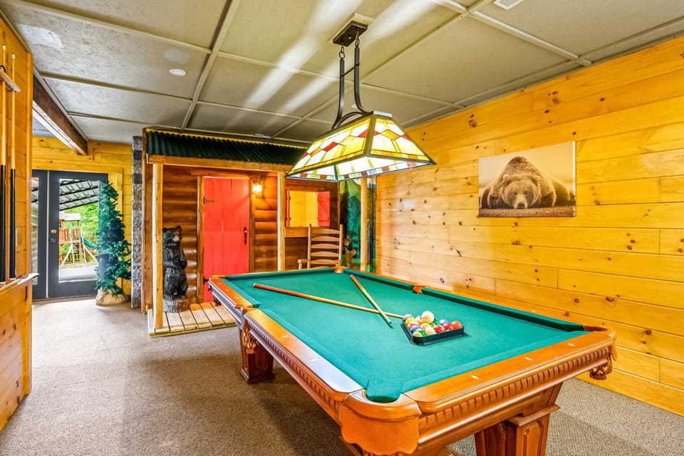 Cozy Mtn View Home Sleeps 15 Hot Tub Games Gym House in Sevier County