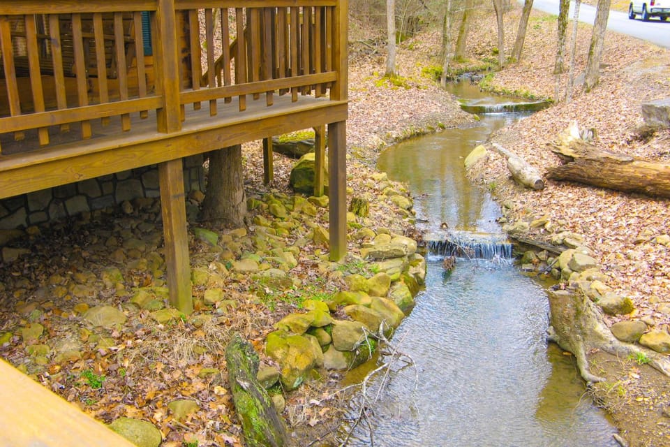 Charming Vacation Home Sleep 4 Private Footbridge House in Pigeon Forge