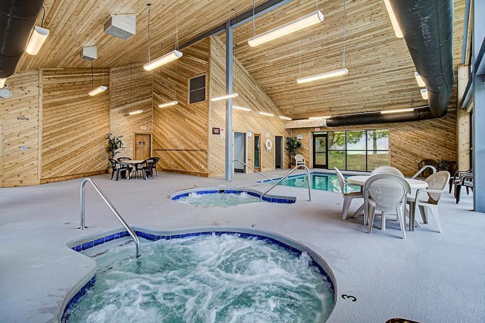 Charming Mtn View Condo Sleeps 8 Balcony Pool House in Gatlinburg
