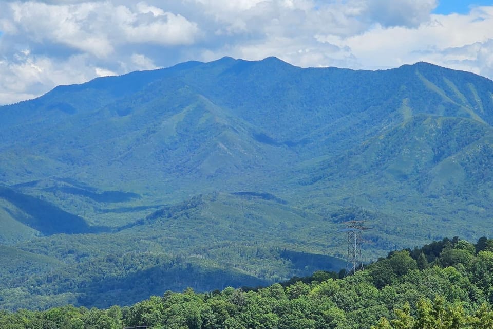 Charming Mtn View Condo Sleeps 8 Balcony Pool House in Gatlinburg