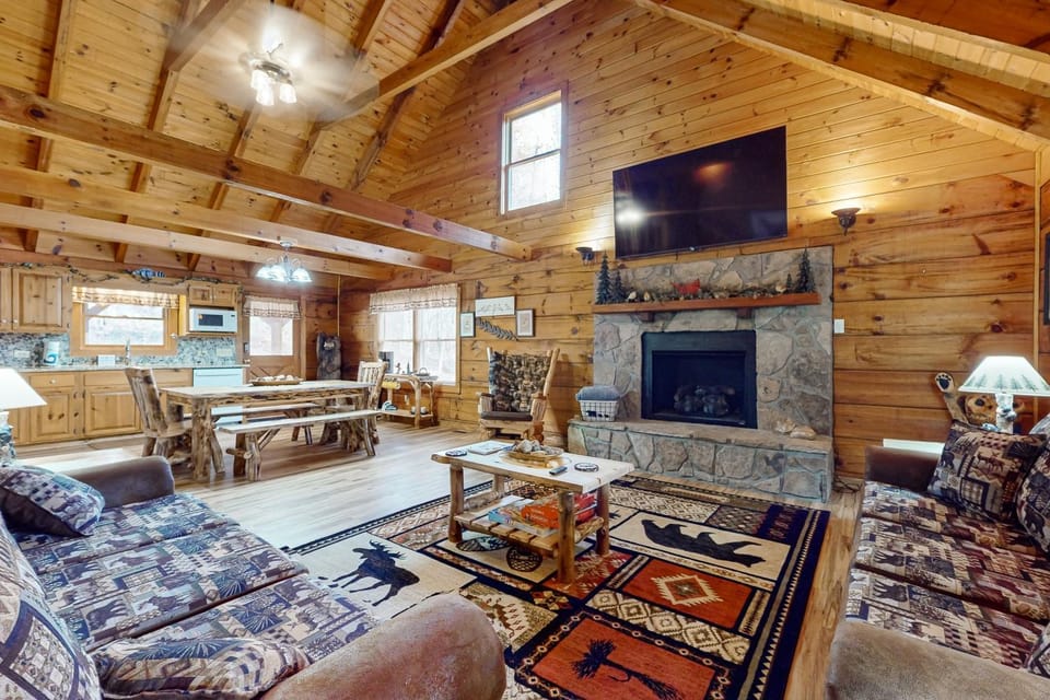 Secluded Smoky Cabin Hot Tub Trails Pool Grill Cabin in Sevier County