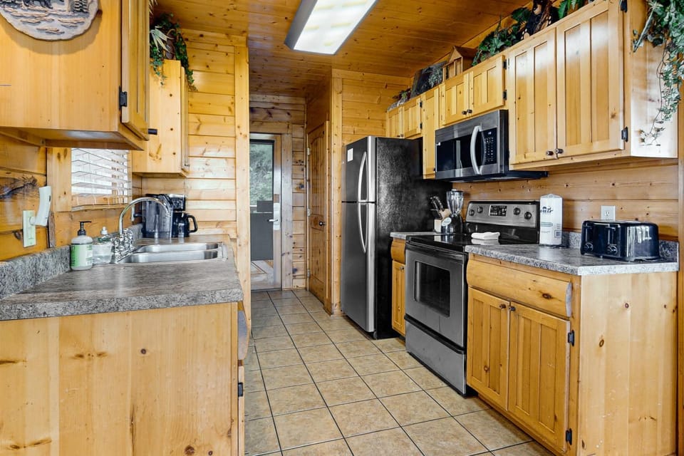Off The Grid Mtn Cabin Sleeps 10 Game Table Views Cabin in Pigeon Forge