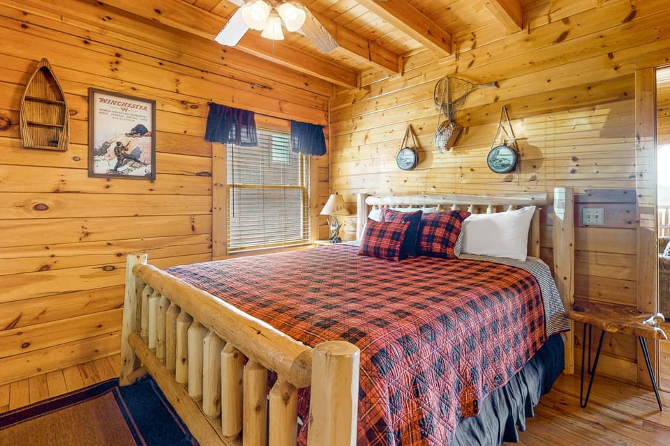 Off The Grid Mtn Cabin Sleeps 10 Game Table Views Cabin in Pigeon Forge