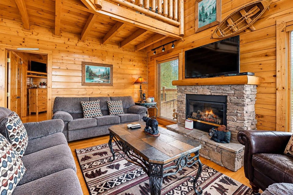 Off The Grid Mtn Cabin Sleeps 10 Game Table Views Cabin in Pigeon Forge