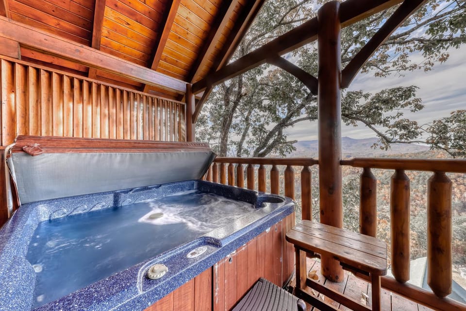 Resort Cabin Sleeps 8 Hot Tub Home Theater Grill Cabin in Pigeon Forge