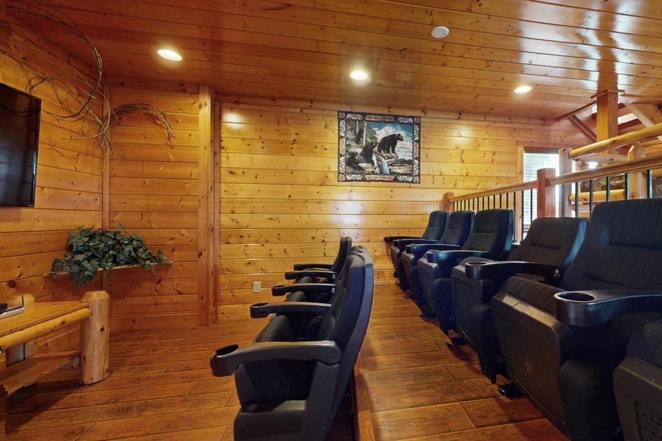 Resort Cabin Sleeps 8 Hot Tub Home Theater Grill Cabin in Pigeon Forge