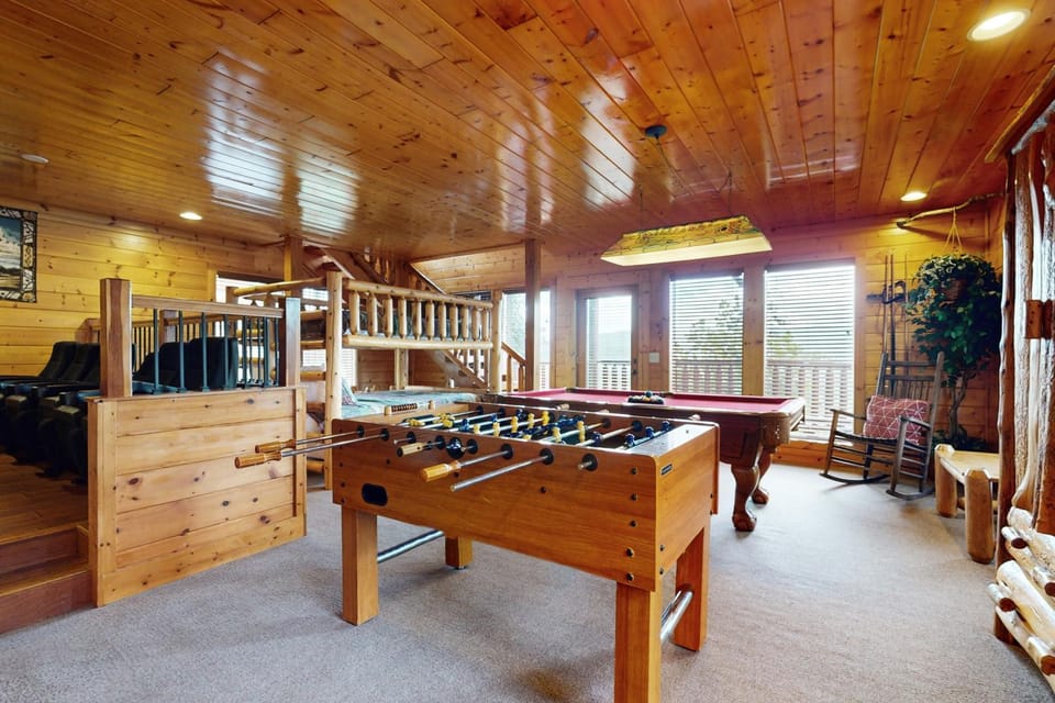 Resort Cabin Sleeps 8 Hot Tub Home Theater Grill Cabin in Pigeon Forge