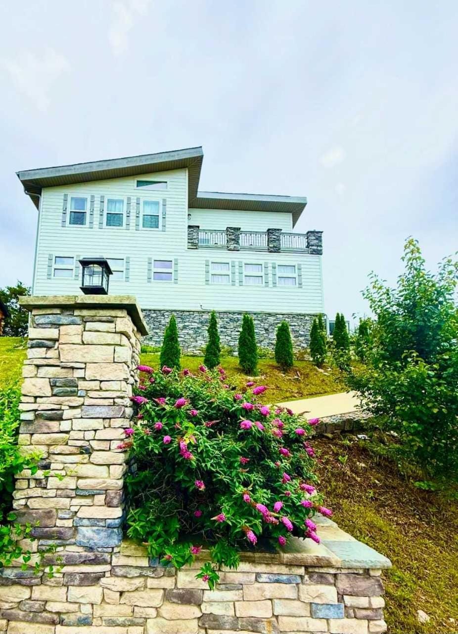 Blue Herring Lake Lodge House in Douglas Lake