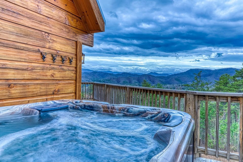 Beautiful Cabin Sleep 8 Firepit Mtn Views Hot Tub Cabin in Sevier County