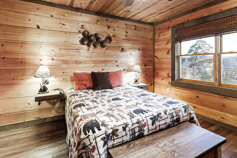 Beautiful Cabin Sleep 8 Firepit Mtn Views Hot Tub Cabin in Sevier County