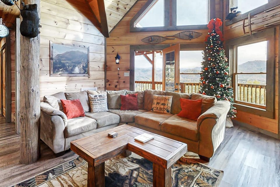 Beautiful Cabin Sleep 8 Firepit Mtn Views Hot Tub Cabin in Sevier County