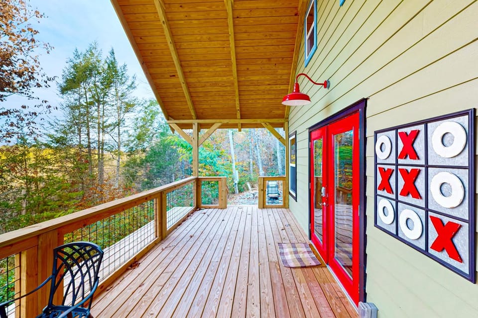 Charming Cabin Sleeps 4 Lovely Views Fire Pit Cabin in Cosby