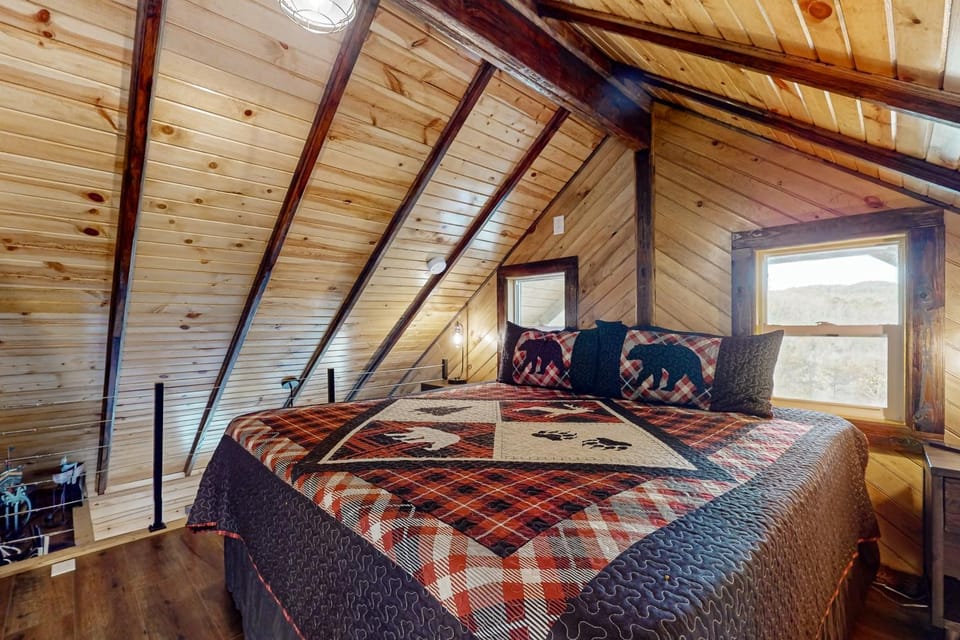 Charming Cabin Sleeps 4 Lovely Views Fire Pit Cabin in Cosby