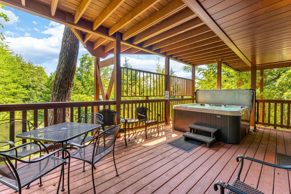 Luxury Mtn Retreat W Breathtaking Views Sleeps 14 House in Gatlinburg