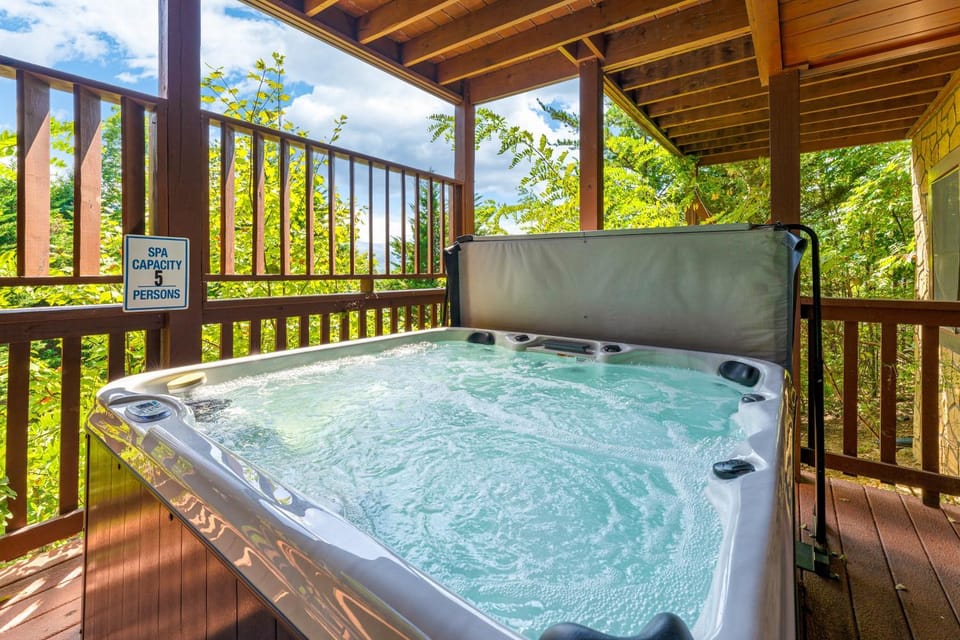Luxury Mtn Retreat W Breathtaking Views Sleeps 14 House in Gatlinburg
