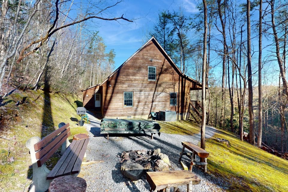 Hillside Cabin Sleep 6 Hot Tub Firepit Air Hockey Cabin in Sevier County