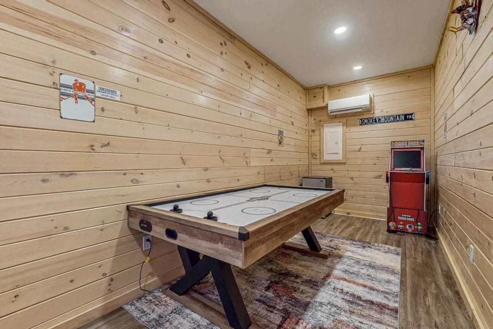 Tranquil Cabin Indoor Pool Hot Tub Woodland Views Cabin in Douglas Lake