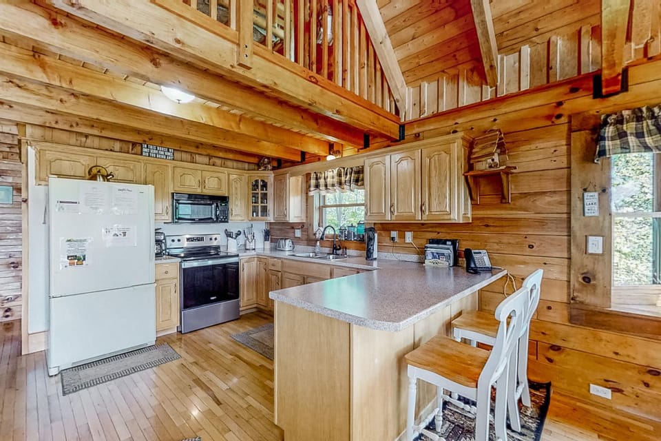 Lakeview Cabin Sleeps 10 Pool Table Hot Tub Cabin in Norris Lake